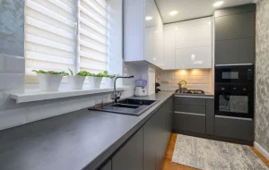 Lire la suite à propos de l’article Optimiser l&rsquo;espace d&rsquo;une cuisine de 9m² fermée pour allier fonctionnalité et style