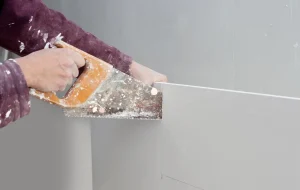 Lire la suite à propos de l’article La découpe de placoplâtre : techniques et conseils pour un résultat parfait