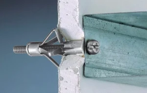 Lire la suite à propos de l’article Comment enlever une cheville dans du placoplâtre sans abîmer les murs