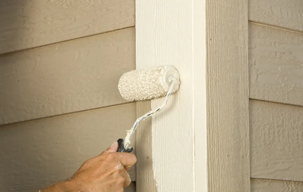 Rouleau à peinture sur mur