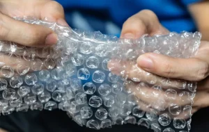 Lire la suite à propos de l’article Comment coudre une bâche à bulle : guide étape par étape pour les débutants