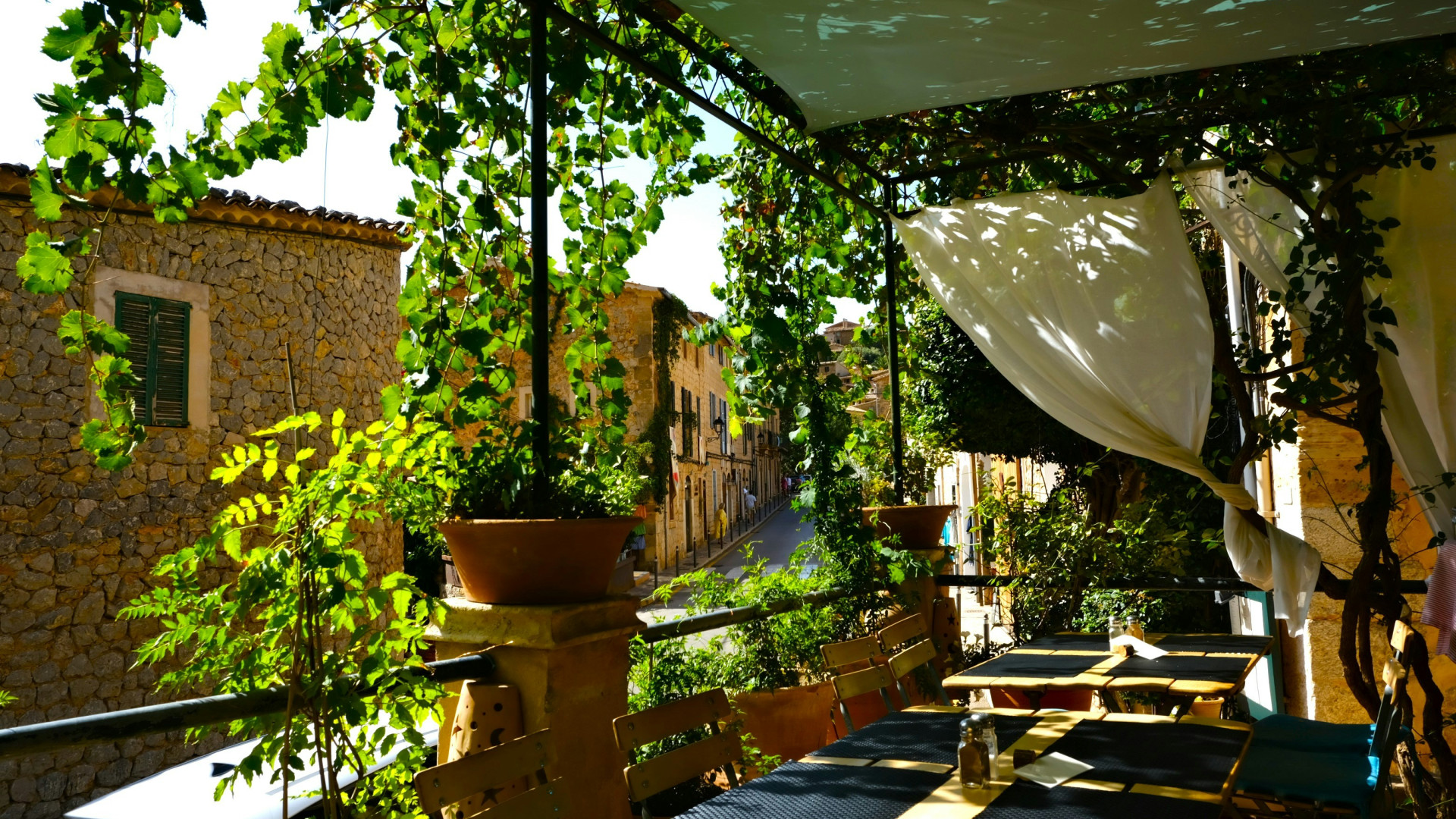 You are currently viewing Quelles solutions pour se protéger du vis-à-vis sur sa terrasse ?