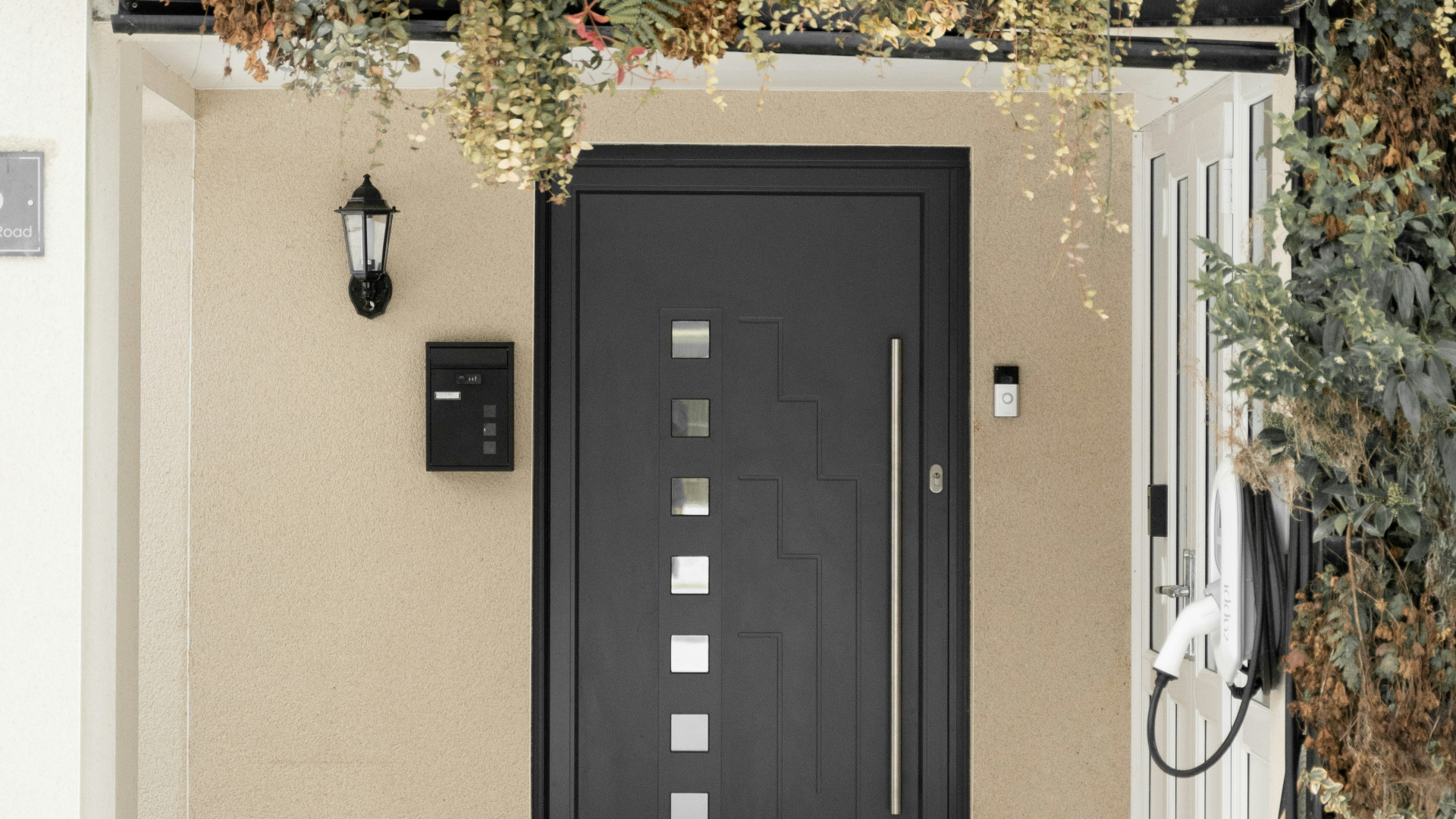 You are currently viewing Comment installer une porte d&rsquo;entrée en aluminium ?